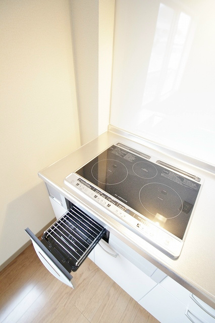 コーポ日高 ＩＨ3口コンログリル付き