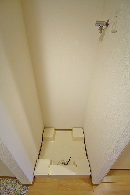 大阪府大阪市西成区岸里東１丁目 室内洗濯機置場