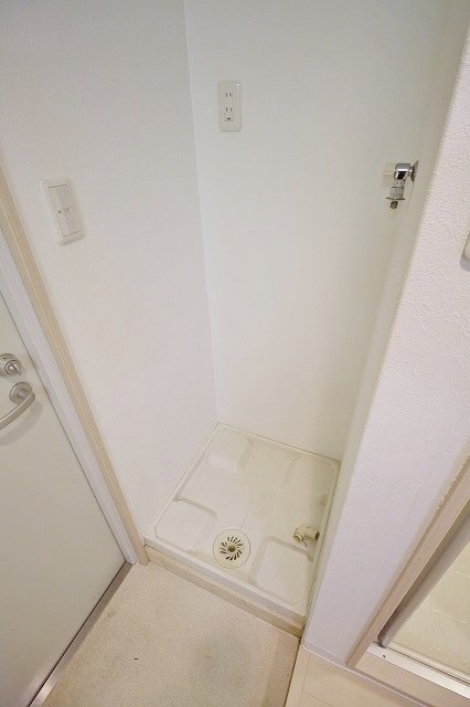 グランエクラ岸里 室内洗濯機置場