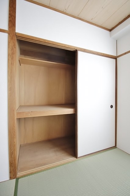 うららマンション 押入れ