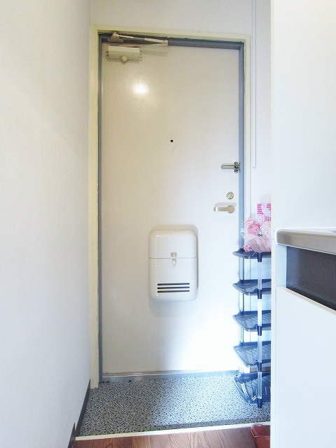 三研ＢＬＤロイヤル本館 玄関