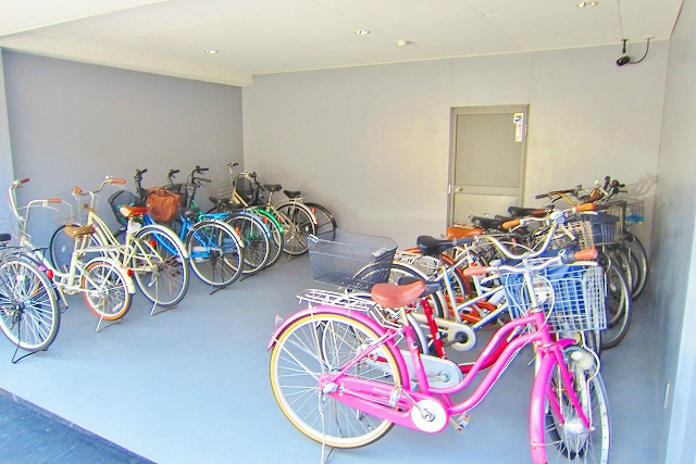 三研ＢＬＤロイヤル本館 駐輪場