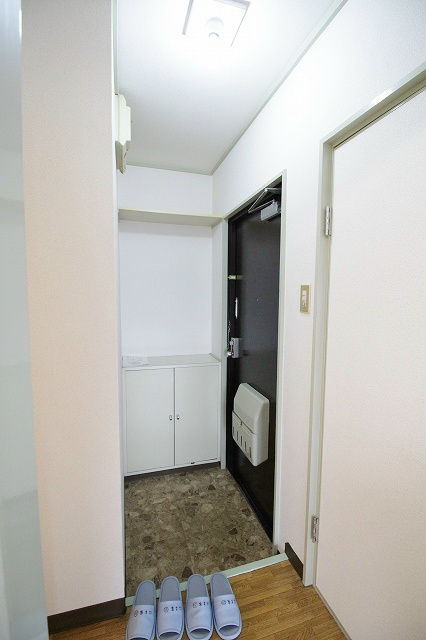 エレガンス中加賀屋 玄関