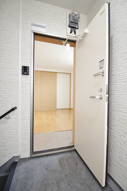 Fメゾン西加賀屋Ⅲ番館  玄関