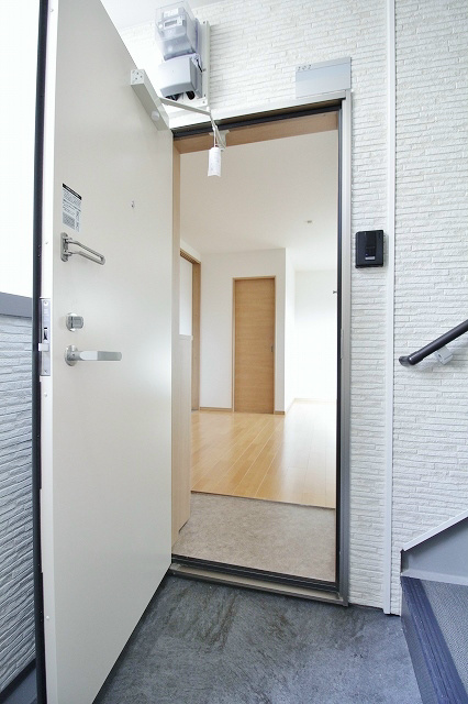 Fメゾン西加賀屋Ⅲ番館  玄関