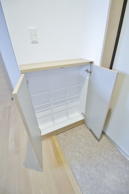 F maison SQUAREⅡ番館 シューズＢＯＸ