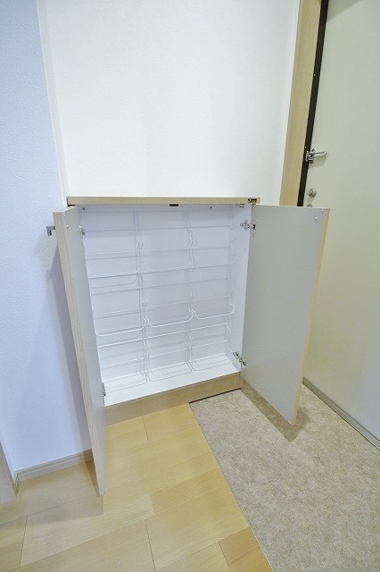 F maison SQUAREⅡ番館 シューズＢＯＸ