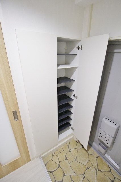 朝日ビル シューズBOX