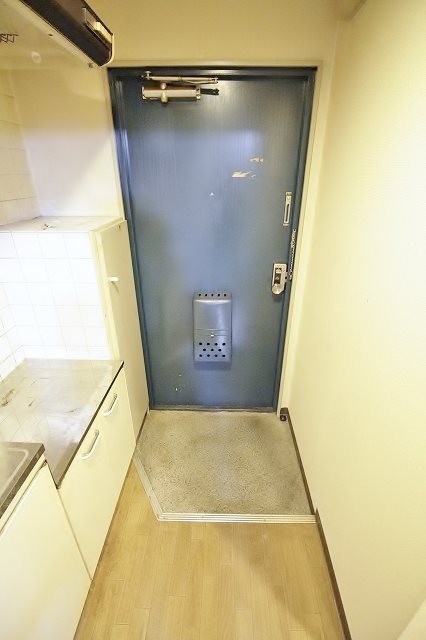 アベニュー中加賀屋 玄関