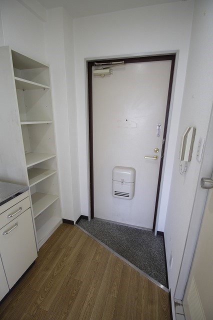 スカイハイツ中加賀屋 玄関