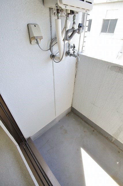 スカイハイツ中加賀屋 室外洗濯機置き場