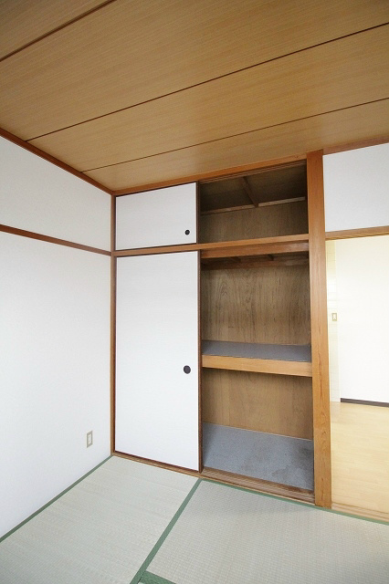 エレガンス中加賀屋 押入れ