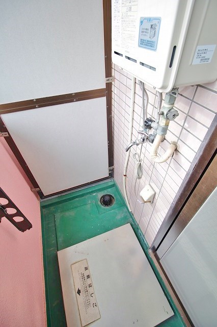 三研ＢＬＤインペリアル５号館 室外洗濯機置場