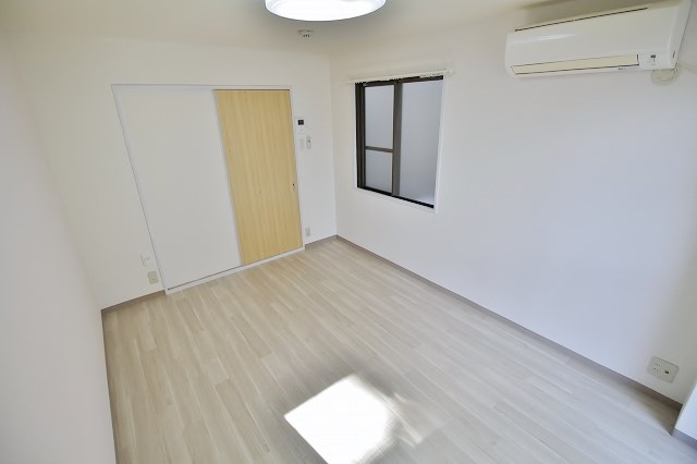 大阪府大阪市住之江区西加賀屋３丁目 洋室