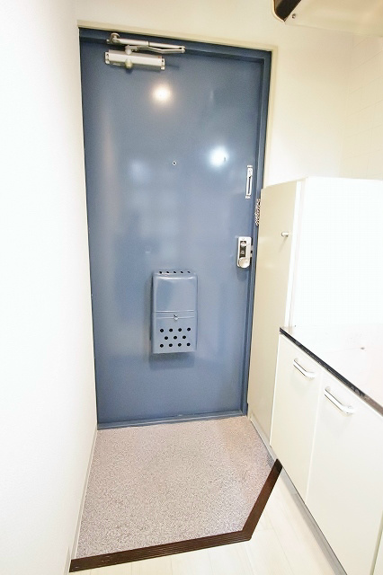 アベニュー中加賀屋 玄関
