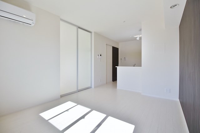ロイヤルヒルズ住之江 リビング