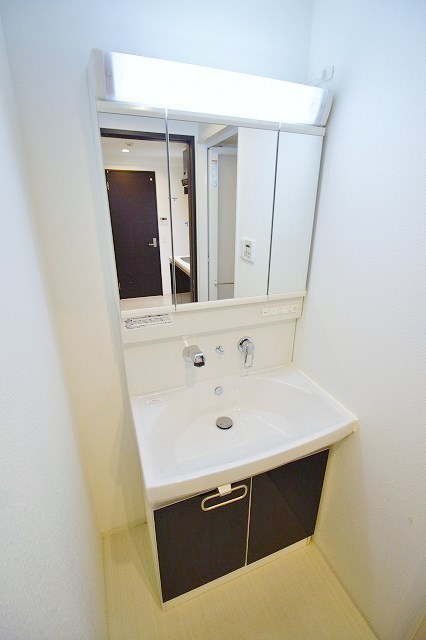 オリーブコート天下茶屋 シャンプードレッサー付三面鏡洗面台