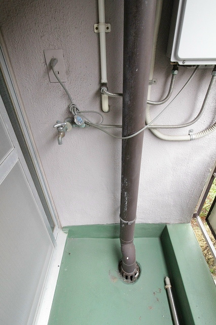 住ノ江ハイツ 室外洗濯機置場