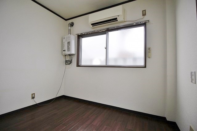 サンハイツ南加賀屋 窓付きの洋室